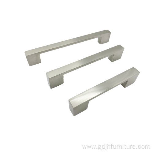 Thickened solid door handle